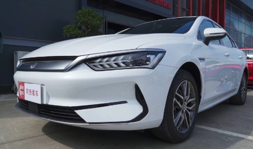 实拍秦PLUS EV，最长续航600km，十万级纯电轿跑的不二之选？