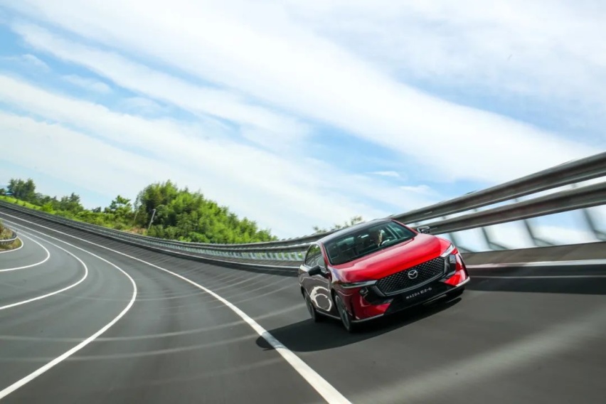 驾控更进阶 长安马自达 MAZDA EZ-6 树立合资新能源价值新标准
