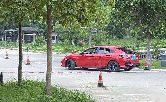 中置双出排气设计，两厢思域实车曝光，两厢车热潮即将来袭？