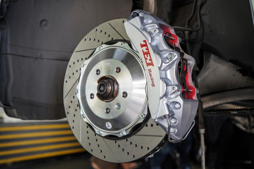 奥迪A4b9改装TEI Racing P60NS刹车卡钳套件
