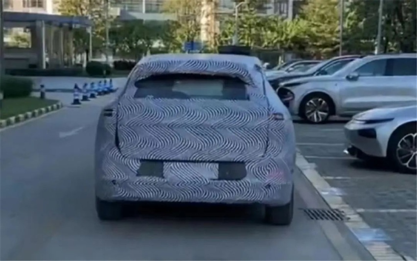 谍照曝光，小鹏P5两厢版？其实是小鹏全新的SUV