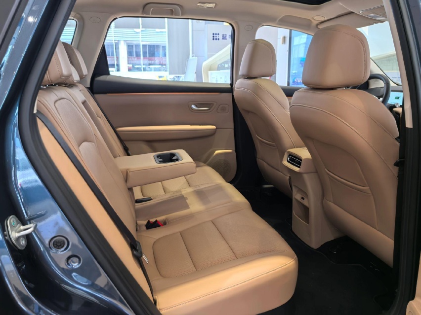 问界M7平替？蓝电E5 PLUS到店，配华为车机，续航1300km