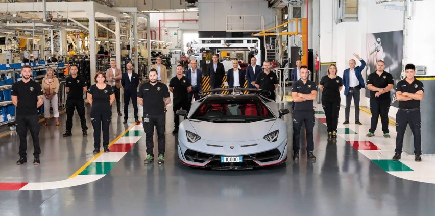 兰博基尼汽车公司第10,000台Aventador下线