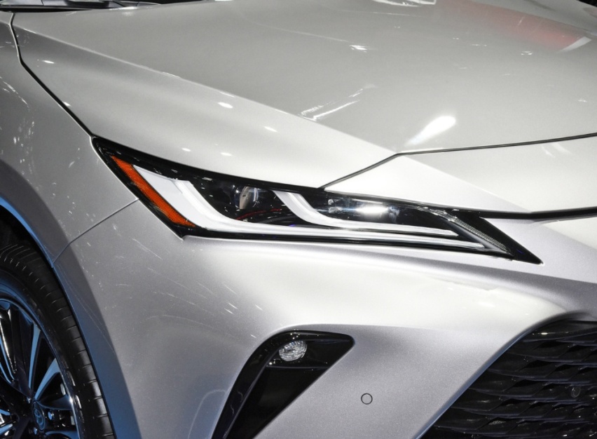 丰田推出全新中型SUV，造型神似雷克萨斯，油耗4.5L，价格不算贵