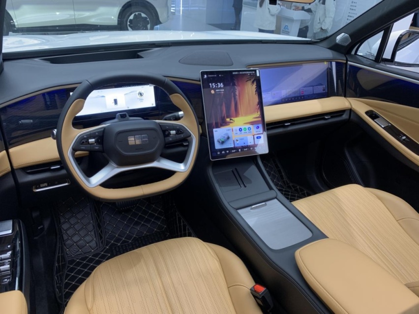 探店丨为家庭而生的电混SUV，吉利银河L7为啥卖这么好？