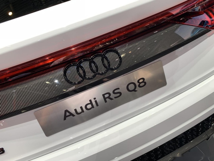 3.8s破百的奥迪RS Q8，搭载4.0T+48V，它的整体表现又会如