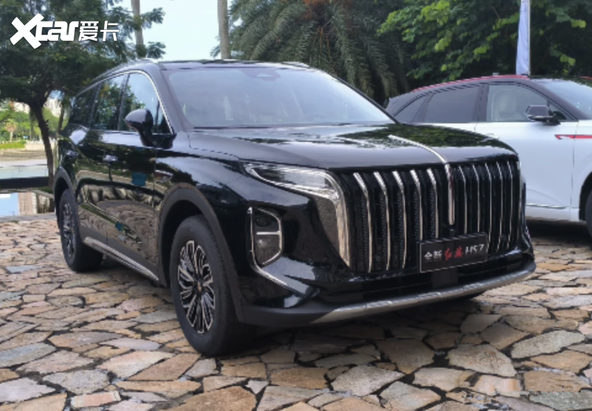 全新红旗hs7最新实车曝光,采用了更加年轻化的风格打造