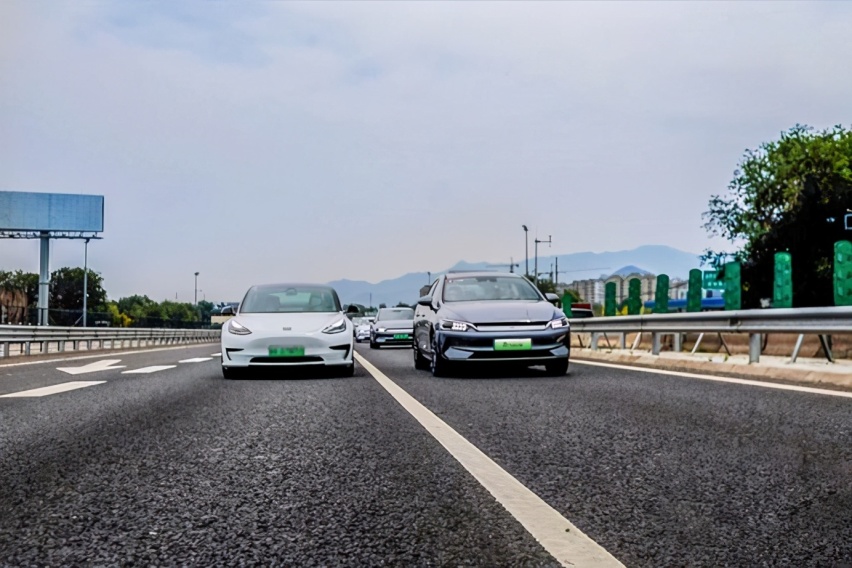 纯电代步不添堵 秦PLUS EV带刀好有安全感