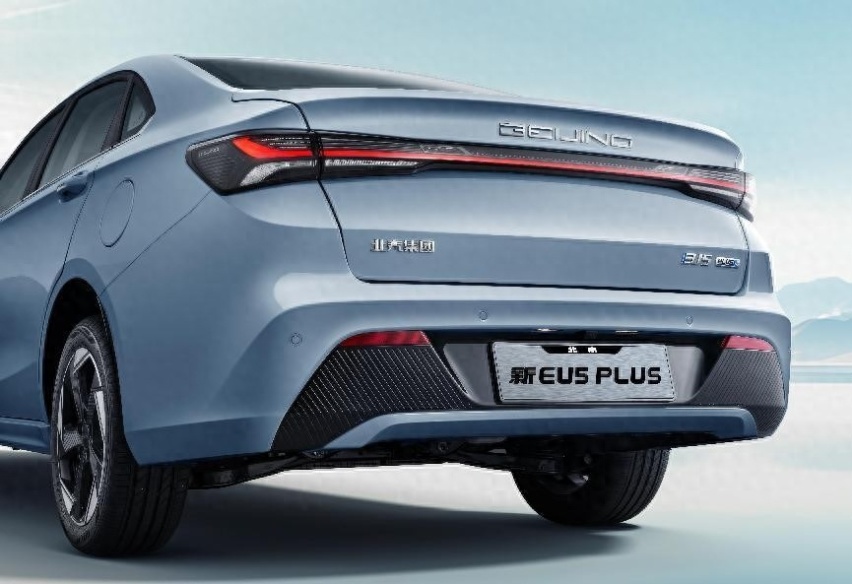 北京汽车全新EU5PLUS耀目来袭 家享真实在纯电轿车