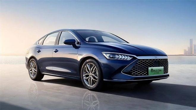 9.98万起的比亚迪秦PLUS,揭开了10万级家轿“高溢价”的遮羞布