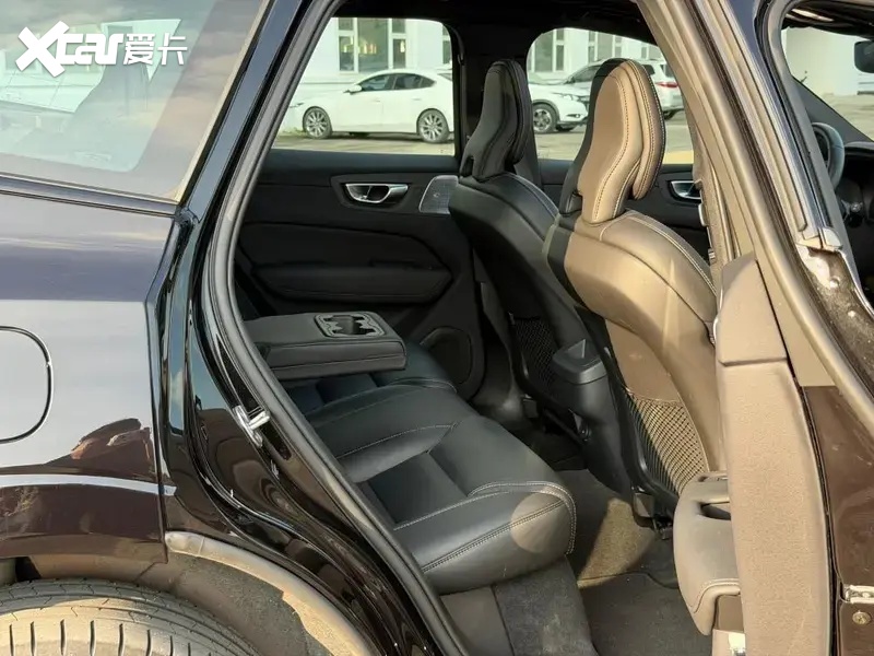 全新XC60黑武士：沃尔沃不装了，这次直接把北欧性冷淡穿成了一身黑