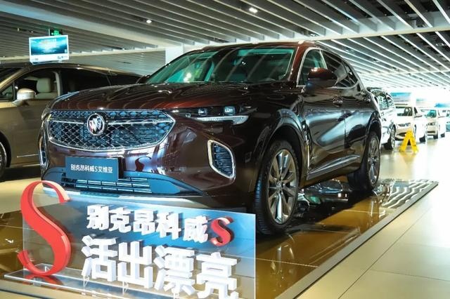 气场强劲的运动选手 车镜实拍昂科威S
