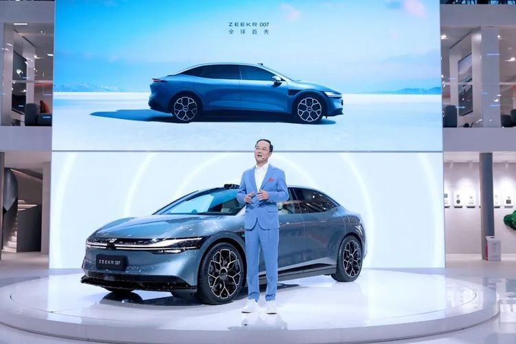 限时权益预售价22.49万元起 最强纯电豪华轿车极氪007亮相广州车展