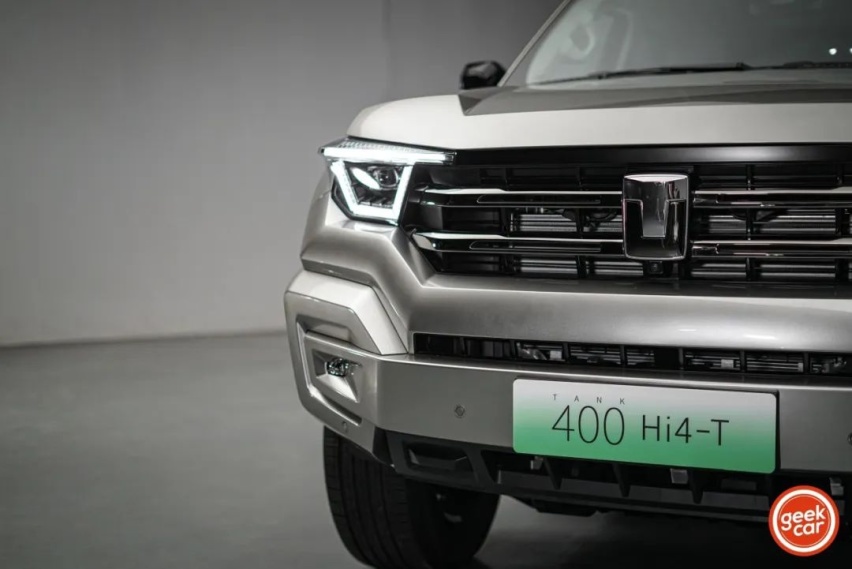 坦克 400 Hi4-T，又高又硬！