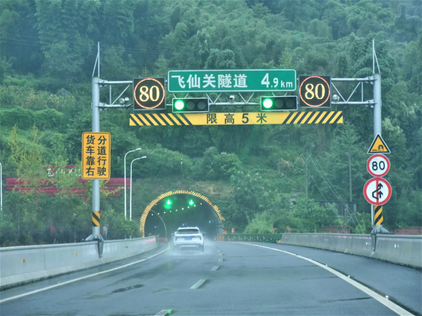 【去浪 Let's Go】 成都至稻城亚丁 两人一车自驾