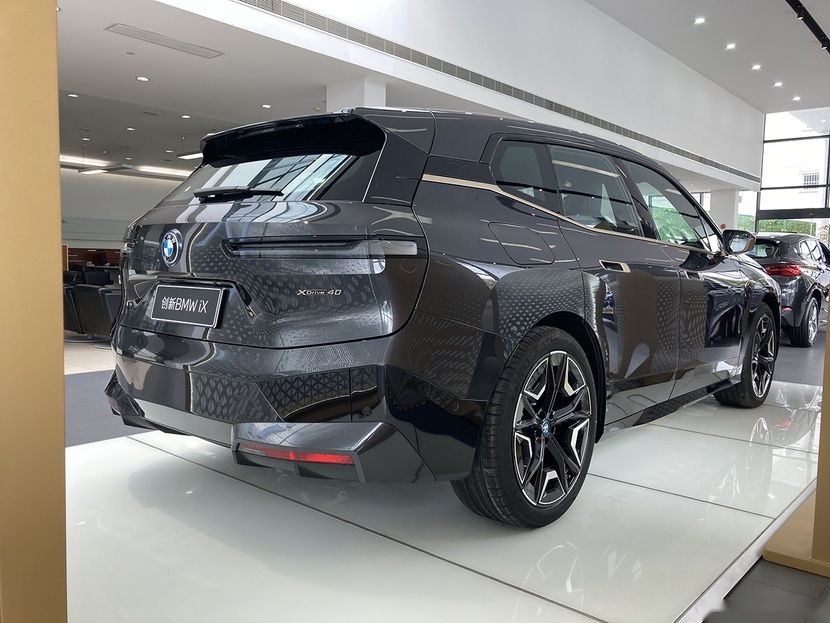 【帮你选车】从里到外看宝马最新的电动车长啥样 宝马iX到店实拍