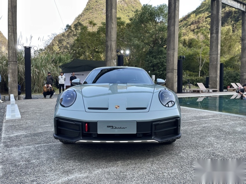 实拍：能越野的双门跑车，保时捷911 Dakar中国首发