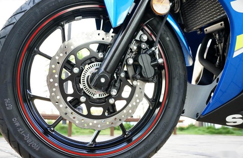 国内最畅销的250“跑车” 铃木GSX-250R实拍解析