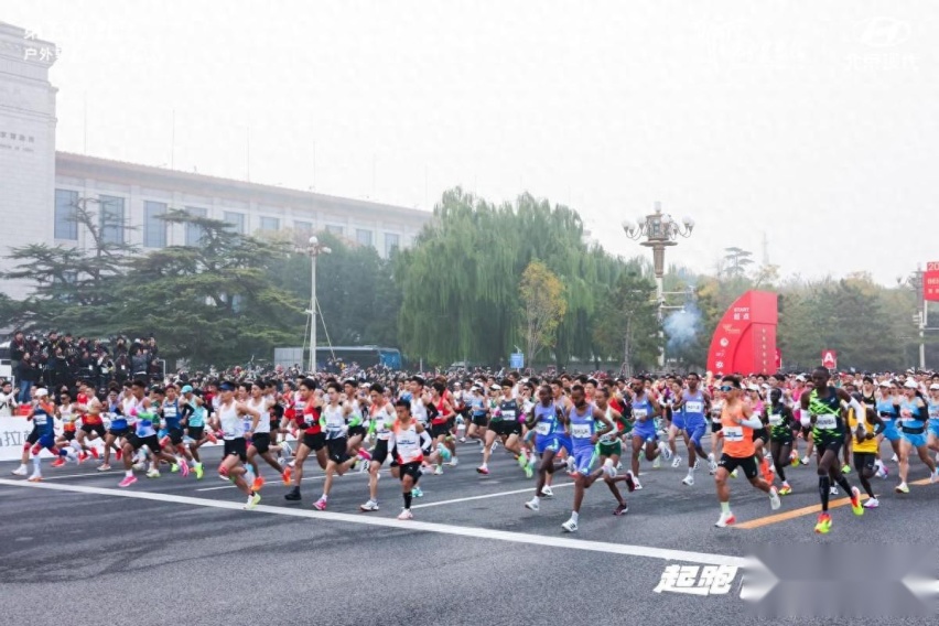 “跑下去！胜意必达”，第五代胜达领跑北京马拉松
