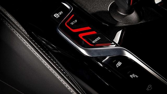 四门V8大对决 你选宝马M5还是奔驰AMG E63