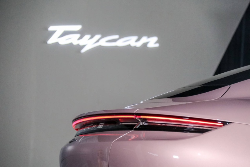 中国首发的入门车型 静态实拍保时捷 Taycan