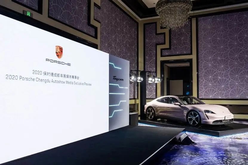 你好尊贵的保时捷电动车主，入门后驱版Taycan成都首秀