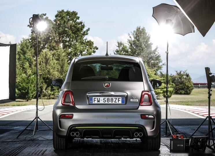 百公里加速7.3秒，新款Abarth 595 Pista官图