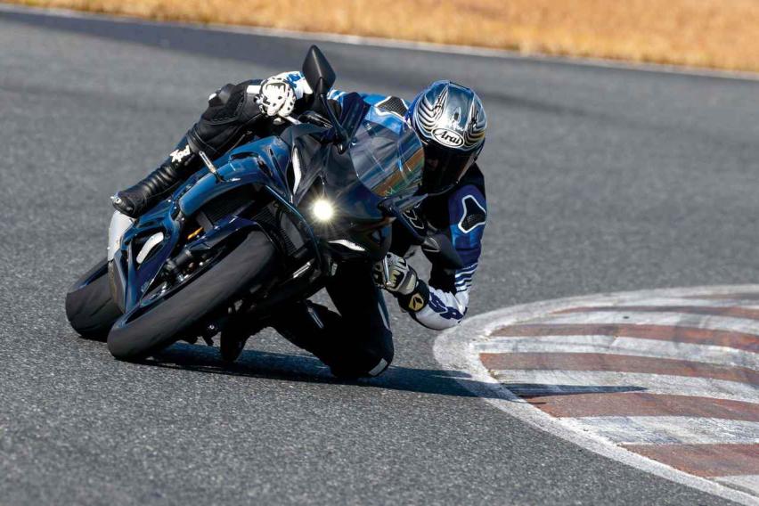 中排量性能街跑赛车，雅马哈YZF-R7详解，骑行舒适操控灵活