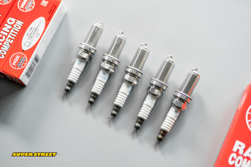奥迪RS3更换NGK R7437-8度高性能火花塞