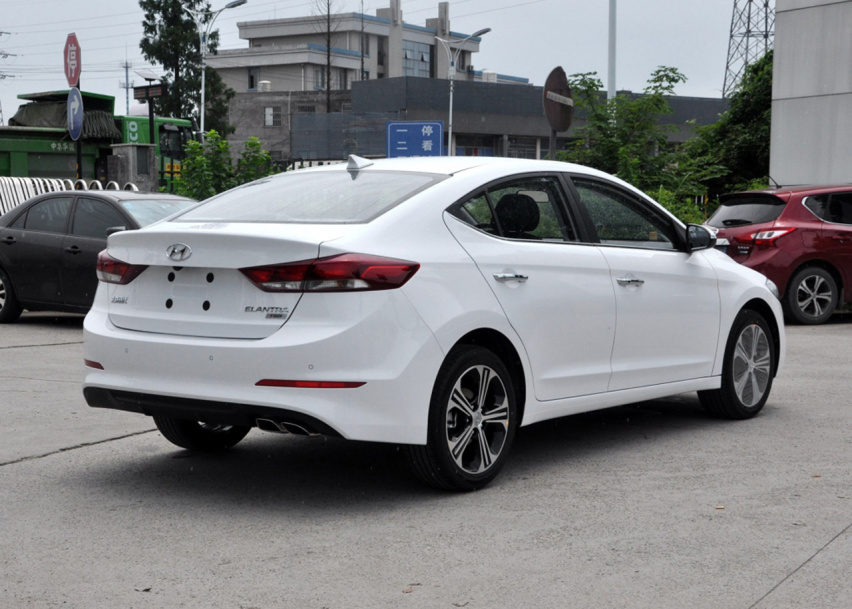 10万元想裸车拿到轴距2700mm，装配1.4T的合资