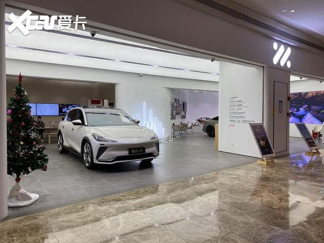 智己LS7，与众“大”不同