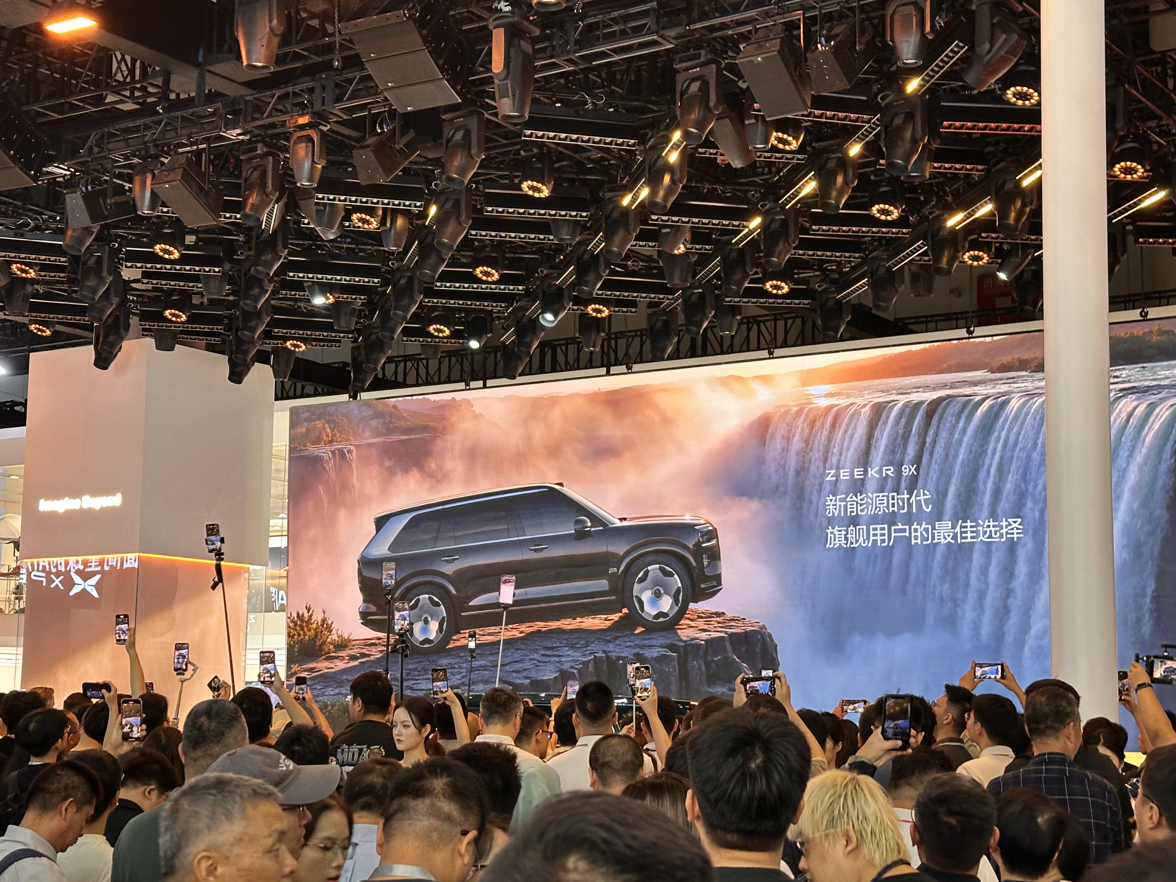 極氪9X在2025成都車(chē)展上開(kāi)啟預(yù)售 極氪9X在2025成都車(chē)展上開(kāi)啟預(yù)售