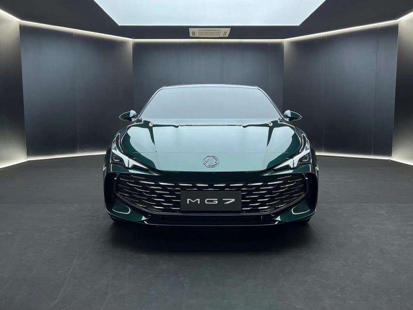 外观张扬个性，内饰温馨，搭载2.0T发动机，MG7实力解析