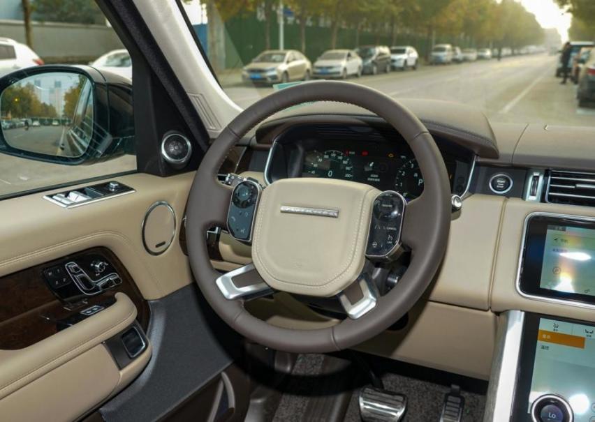 有2.0T插混、有3.0T、还有5.0T，揽胜运动版不比大G便宜