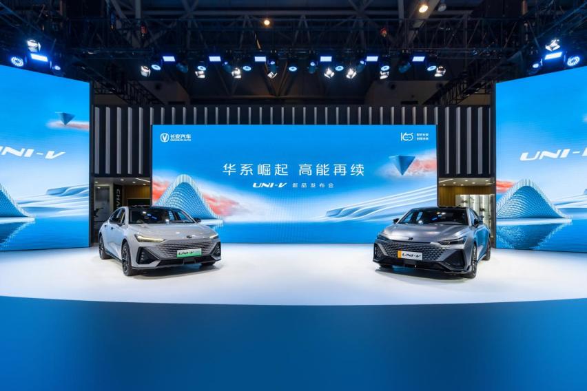 有力！省油！长安UNI-V 2.0T、UNI-V iDD重磅亮相重庆车