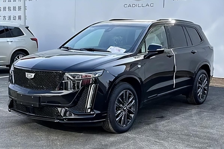 新款凯迪拉克XT6黑标版实车曝光，2.0T发动机+48伏轻混系统