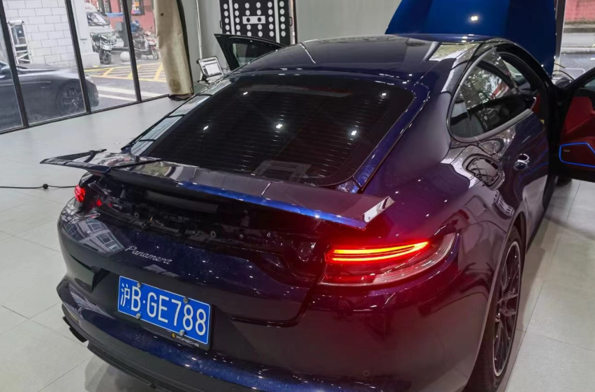 新款保时捷帕拉梅拉 卡宴升级TURBO尾翼 变道辅助后方来车提示