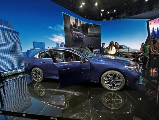 广州车展实拍全新一代BMW 5系，提供三种动力形式，i5是亮点
