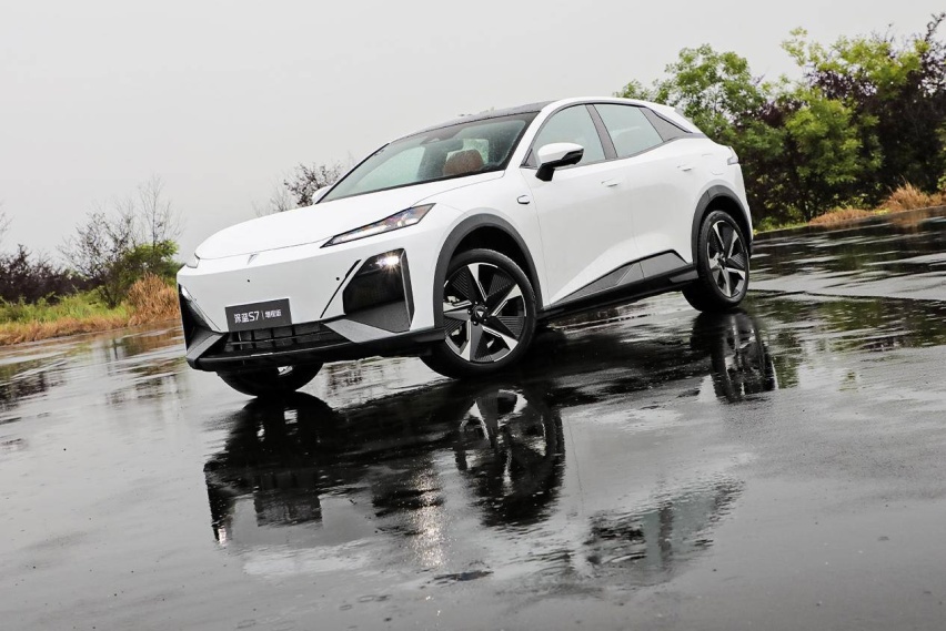 场地试驾深蓝S7，特斯拉Model Y你慌吗？