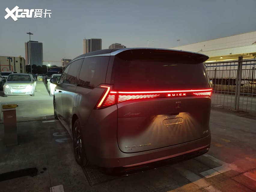 别克至境世家纯电版实车曝光,定位纯电MPV,上半年发布