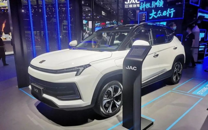 江淮要换车标了吗？佘才荣、张文根解答江淮X8为何悬挂思皓标