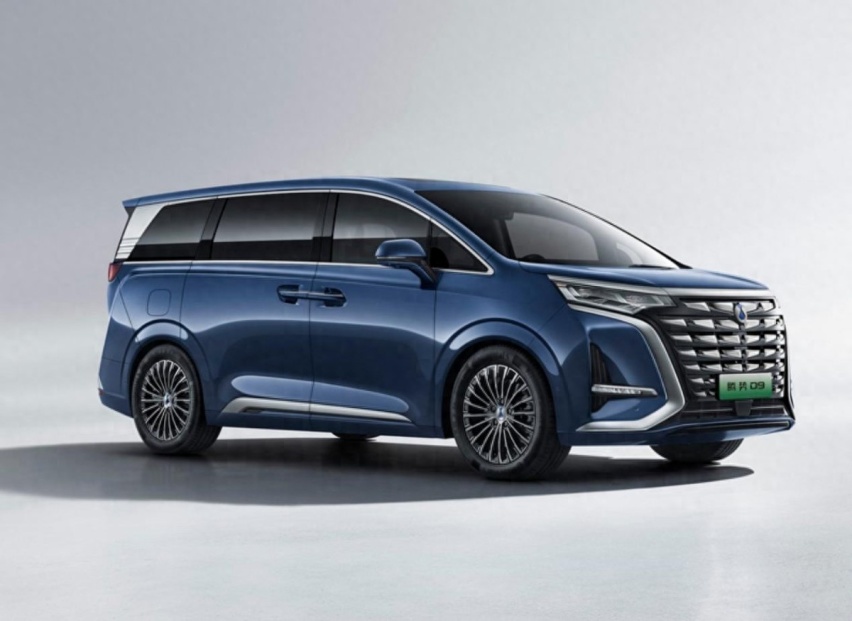 售33.58万元起，都是中大型混动MPV，高山对比腾势D9，你选谁？