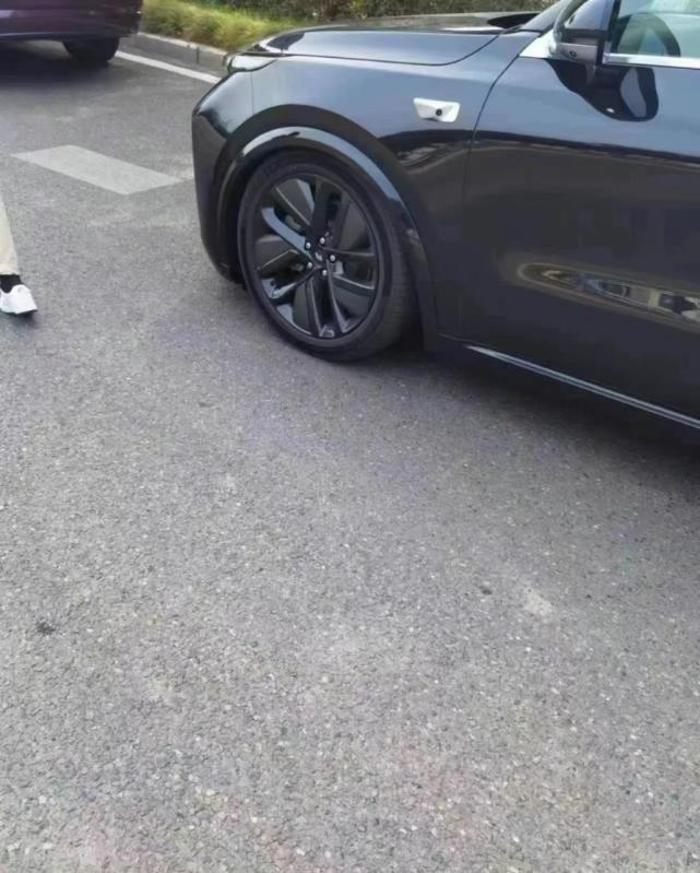 下山路上方向盘失灵，“500万以内最好的SUV”品控又翻车