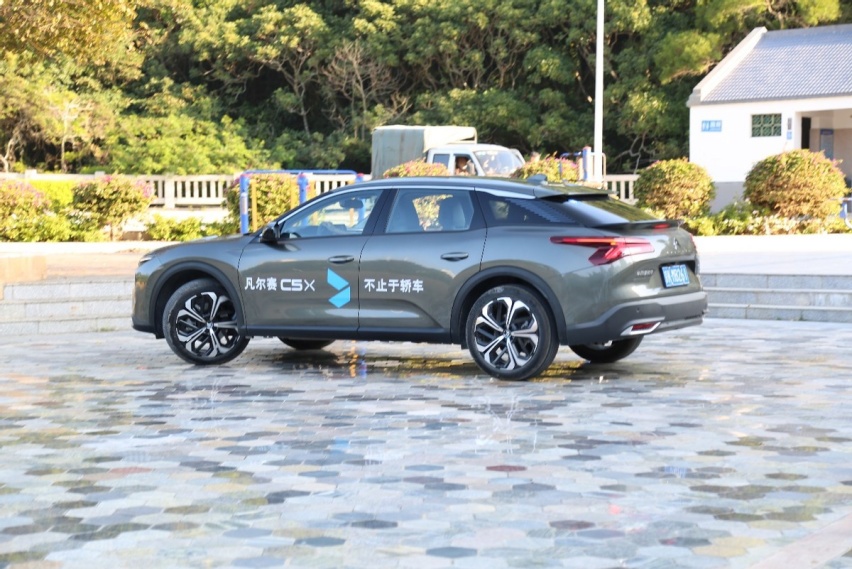 定单破一万台，法系车都像凡尔赛C5X这样，还愁没销量？