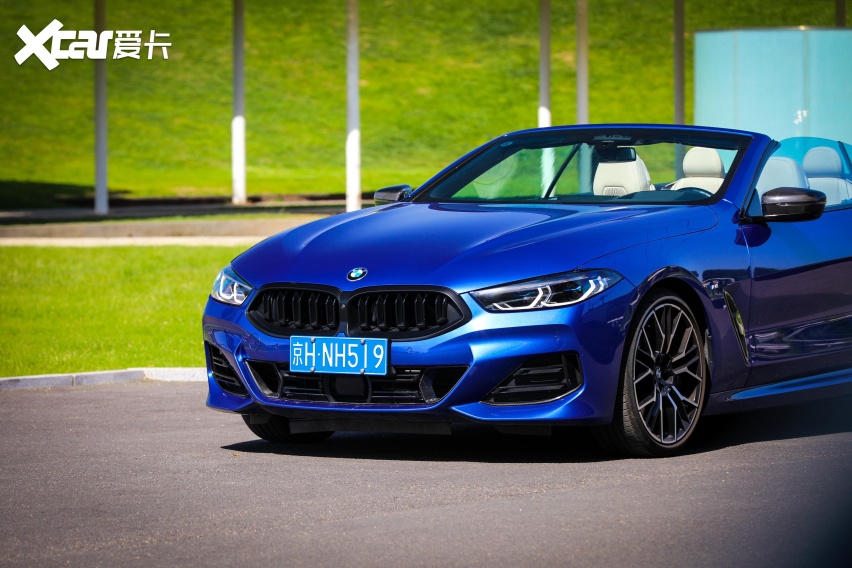 宝马8系敞篷版:驾驶的艺术