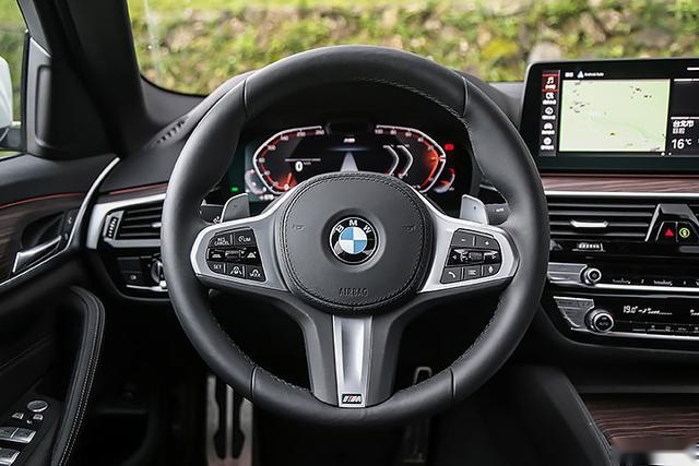 动力弱，但它是短轴的啊，试驾宝马520i M Sport