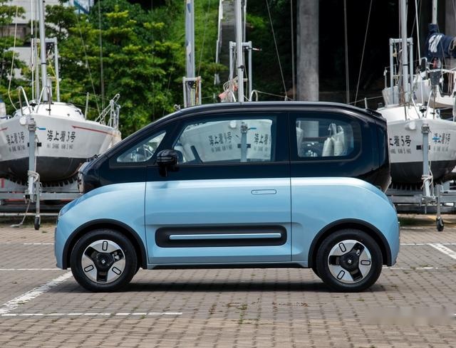 可爱呆萌的微型车，新宝骏E300续航305km，搭载自动驾驶