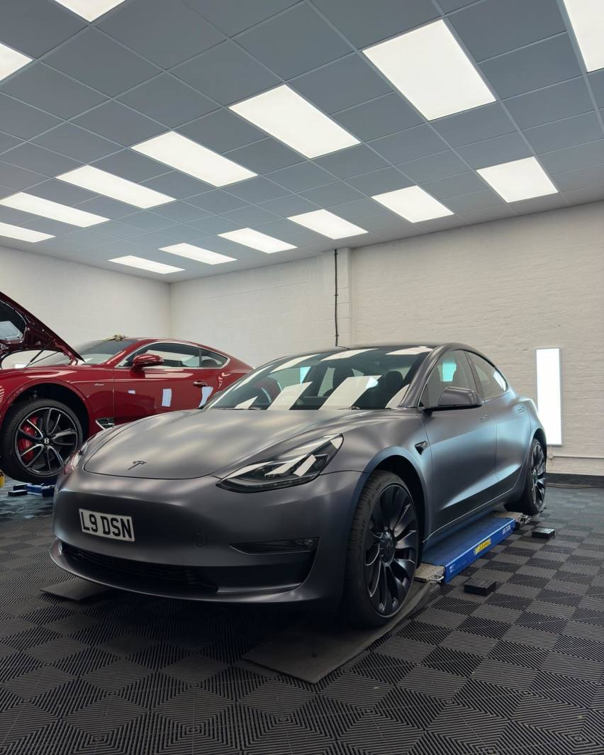 特斯拉高性能版Model 3 Dual Motor装贴XPEL隐形车衣