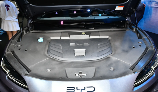 四驱版预售20万，电机总功率310kW，比亚迪纯电小钢炮将上市