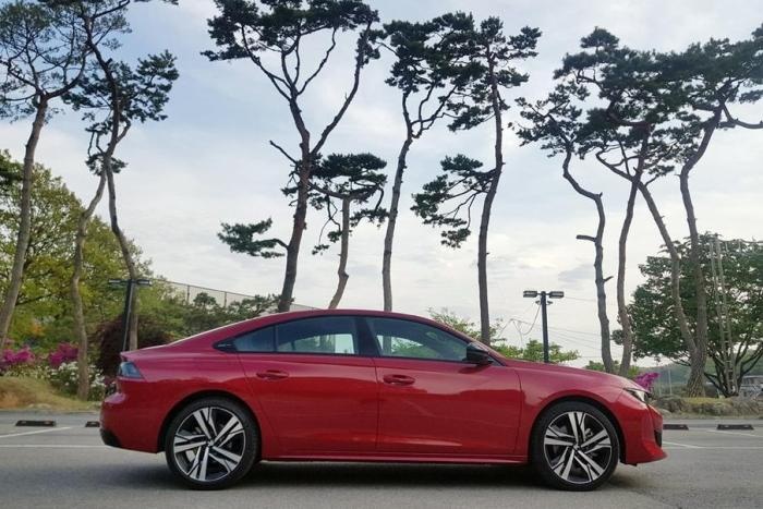 为什么国产标致508L不畅销，看看海外508GT就知道了？